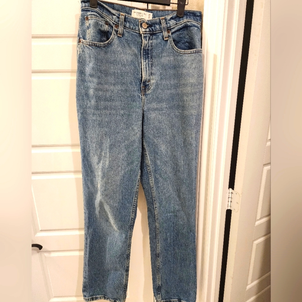 ABERCROMBIE BEST-SELLING THE 90S STRAIGHT JEAN SIZE 28/6